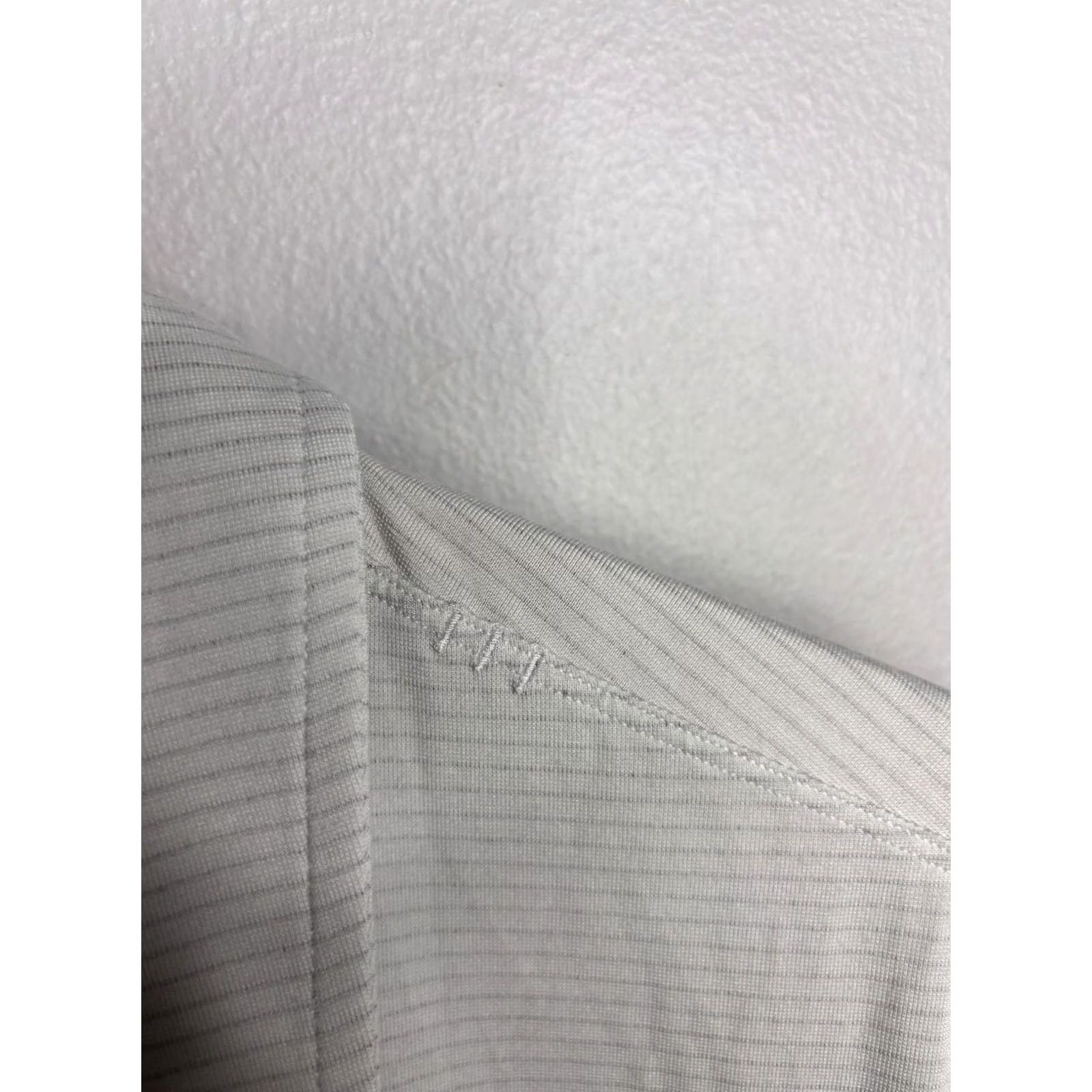 Lululemon Lululemon Polo Shirt Mens XL Light Gray Stripe Knit Short Sleeve Collared Performance Moisture Wicking Golf Size US XL / EU 56 / 4 - 4 Thumbnail