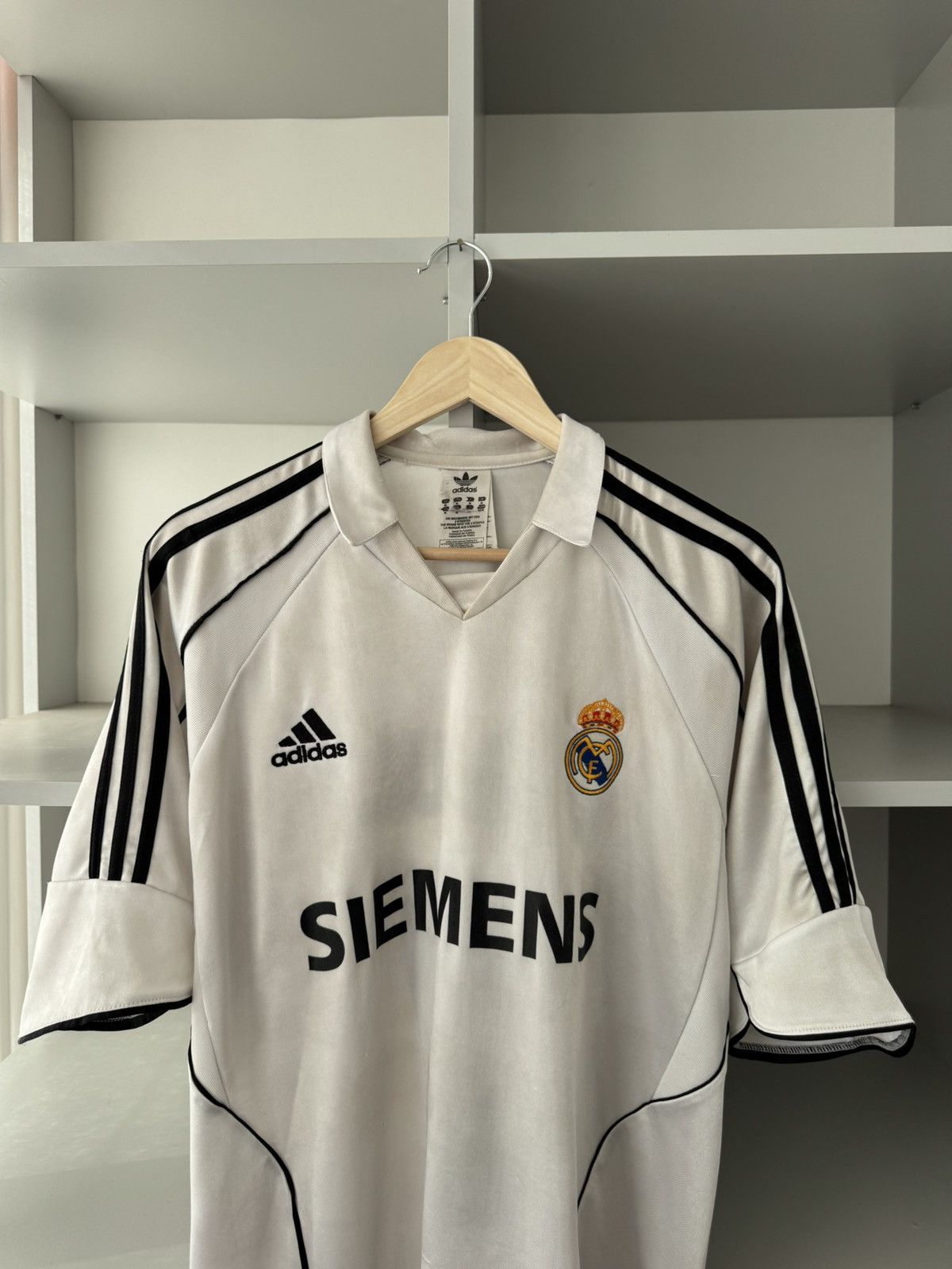 Adidas Adidas Real Madrid 7 Raul 2005 2006 Siemens Home Jersey Size US M / EU 48-50 / 2 - 3 Thumbnail