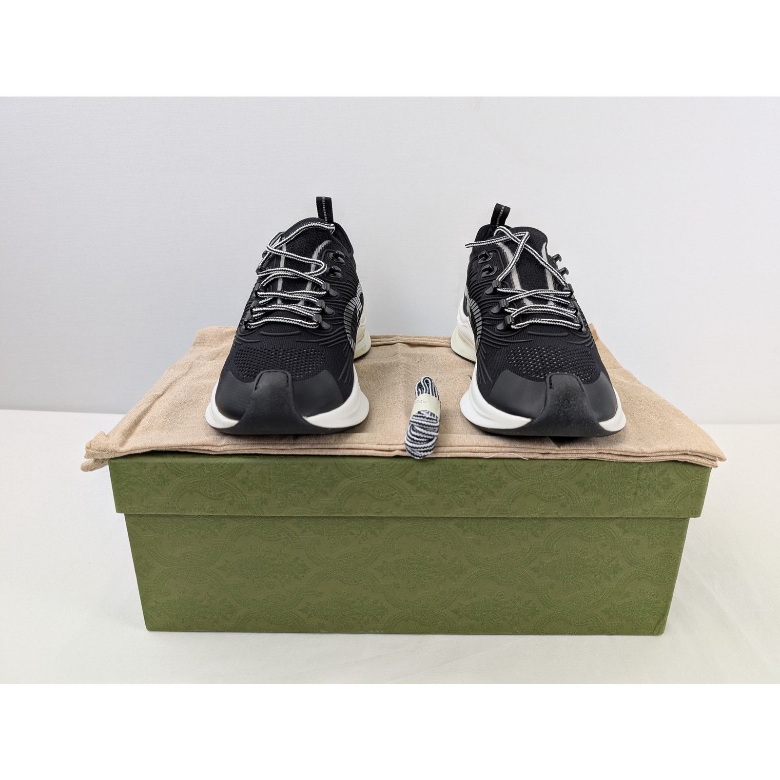 Gucci o1rshd1 Men's Run Sneakers in Black/White Size US 13 / EU 46 - 19 Thumbnail