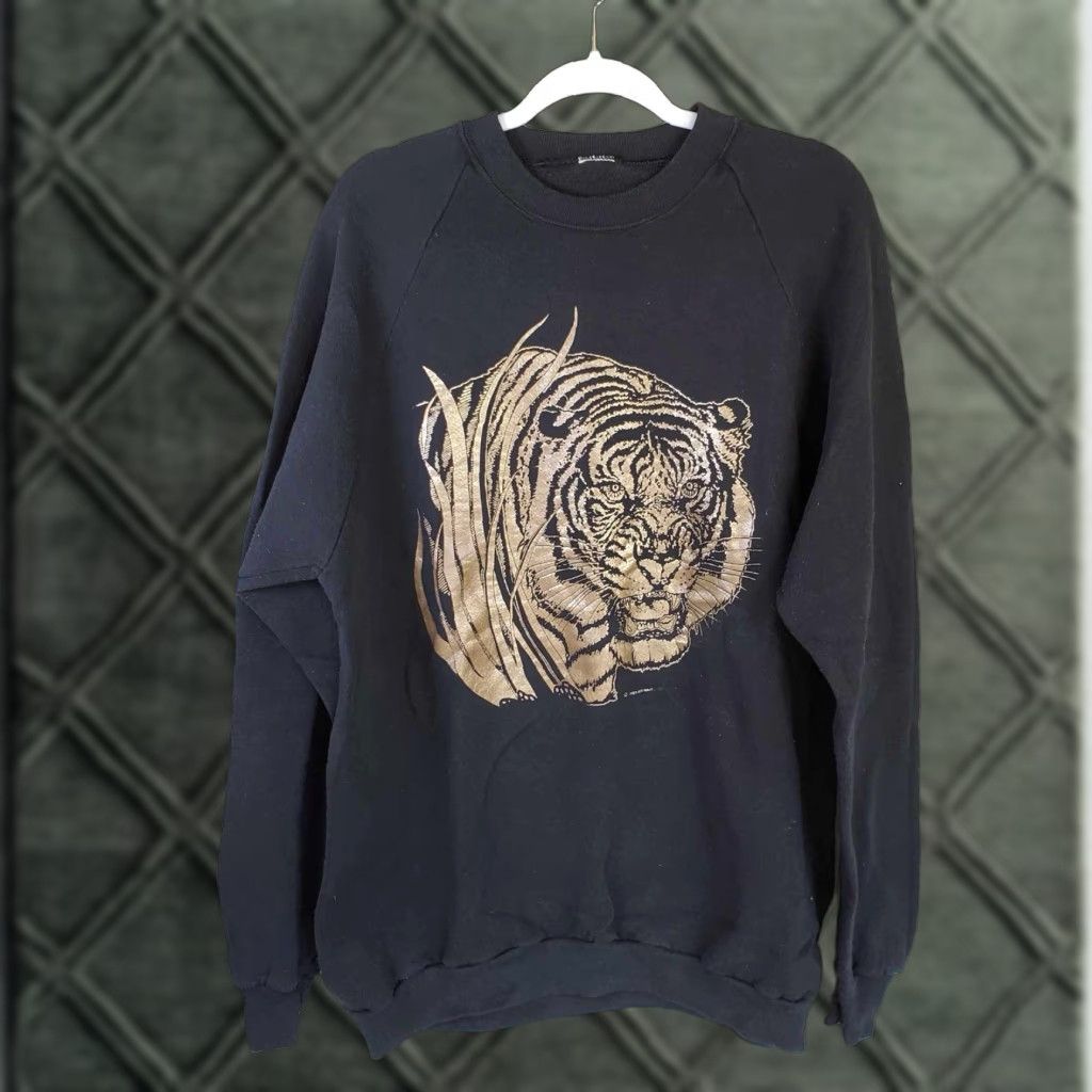 Vintage VINTAGE Tiger AOP Crewneck Sweater Unbranded Sweater Unisex Adults L Black 90s 80s Vintage Size US L / EU 52-54 / 3 - 1 Thumbnail