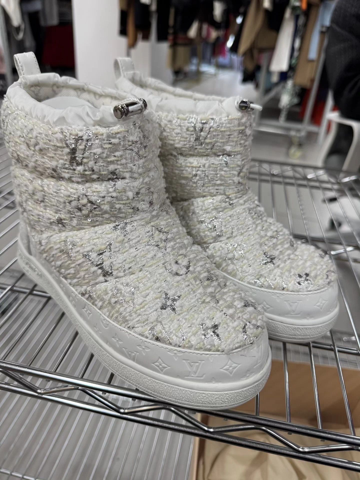 Louis Vuitton LV satin snow boots white size 37 Size US 6 / IT 36 - 1 Thumbnail