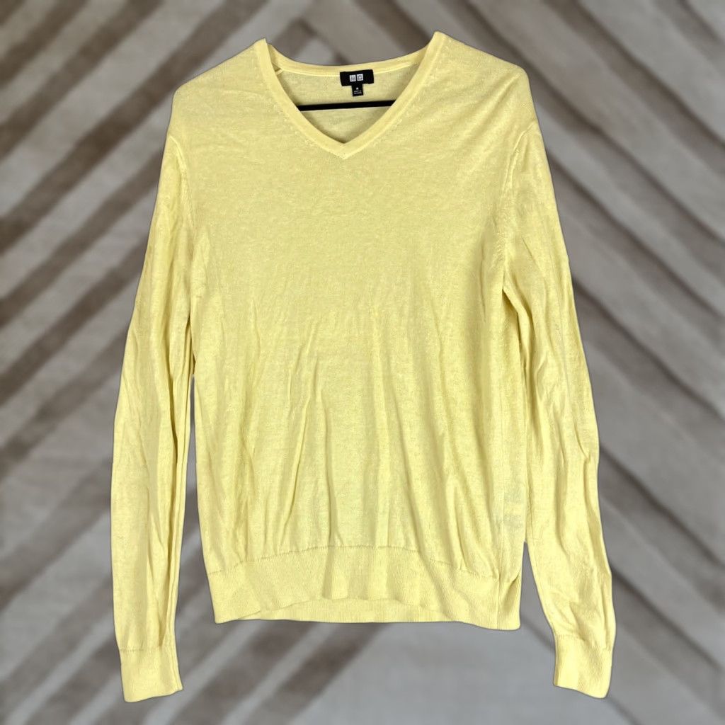 Uniqlo Uniqlo Sweater Yellow V-Neck Long Sleeve Medium Womens Regular Fit Pullover Knit Solid Casual Workwear Size M / US 6-8 / IT 42-44 - 1 Thumbnail