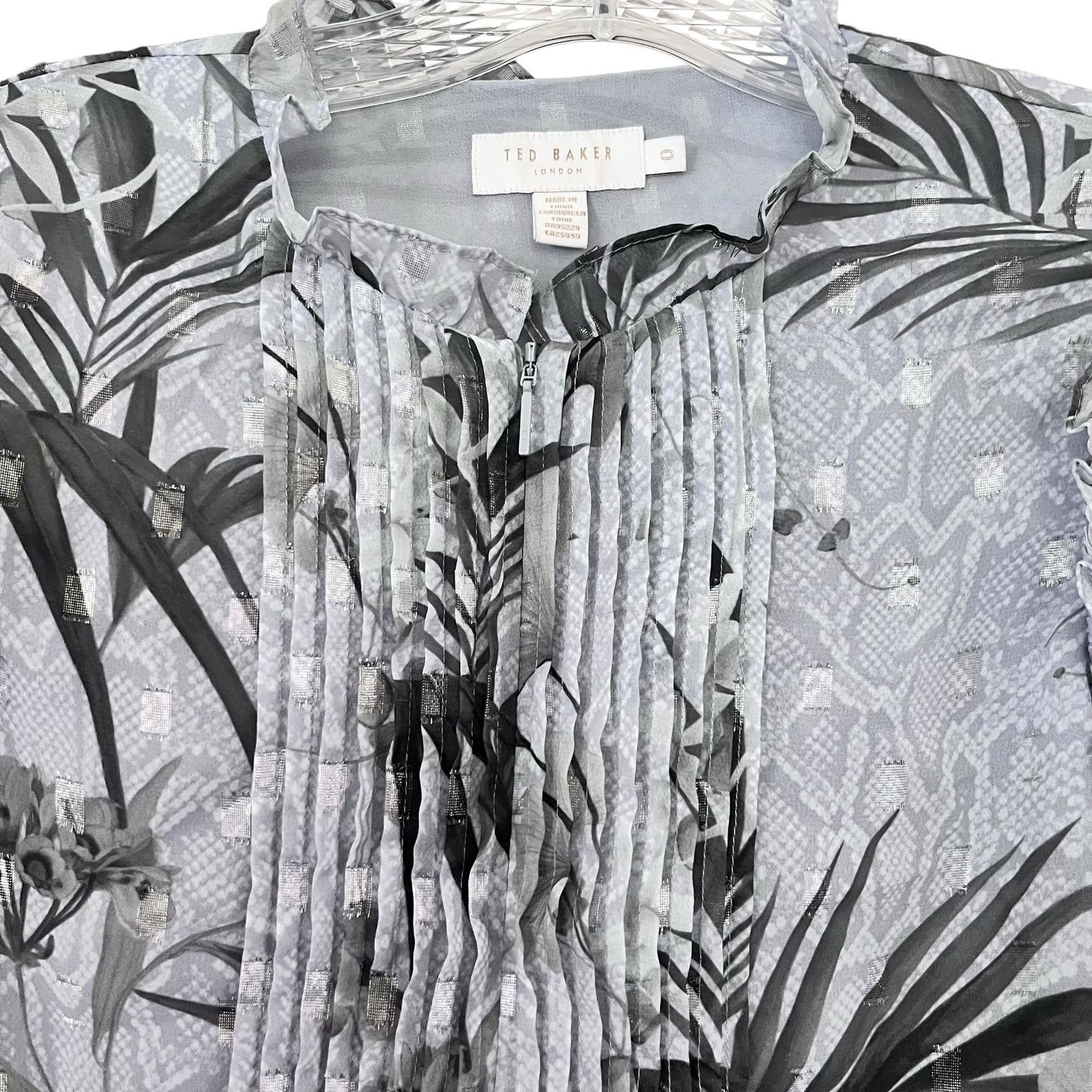 Ted Baker Ted Baker Tibbine Highland Pleated Floral Print Gray Top Size XS / US 0-2 / IT 36-38 - 2 Thumbnail