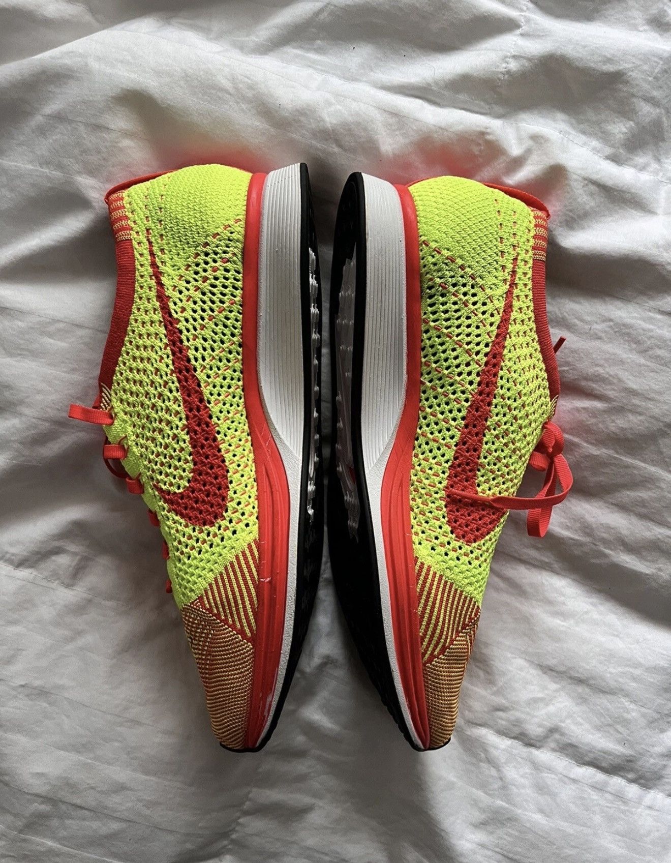 Nike Flyknit Racer Bright Crimson Size US 10.5 / EU 43-44 - 2 Thumbnail