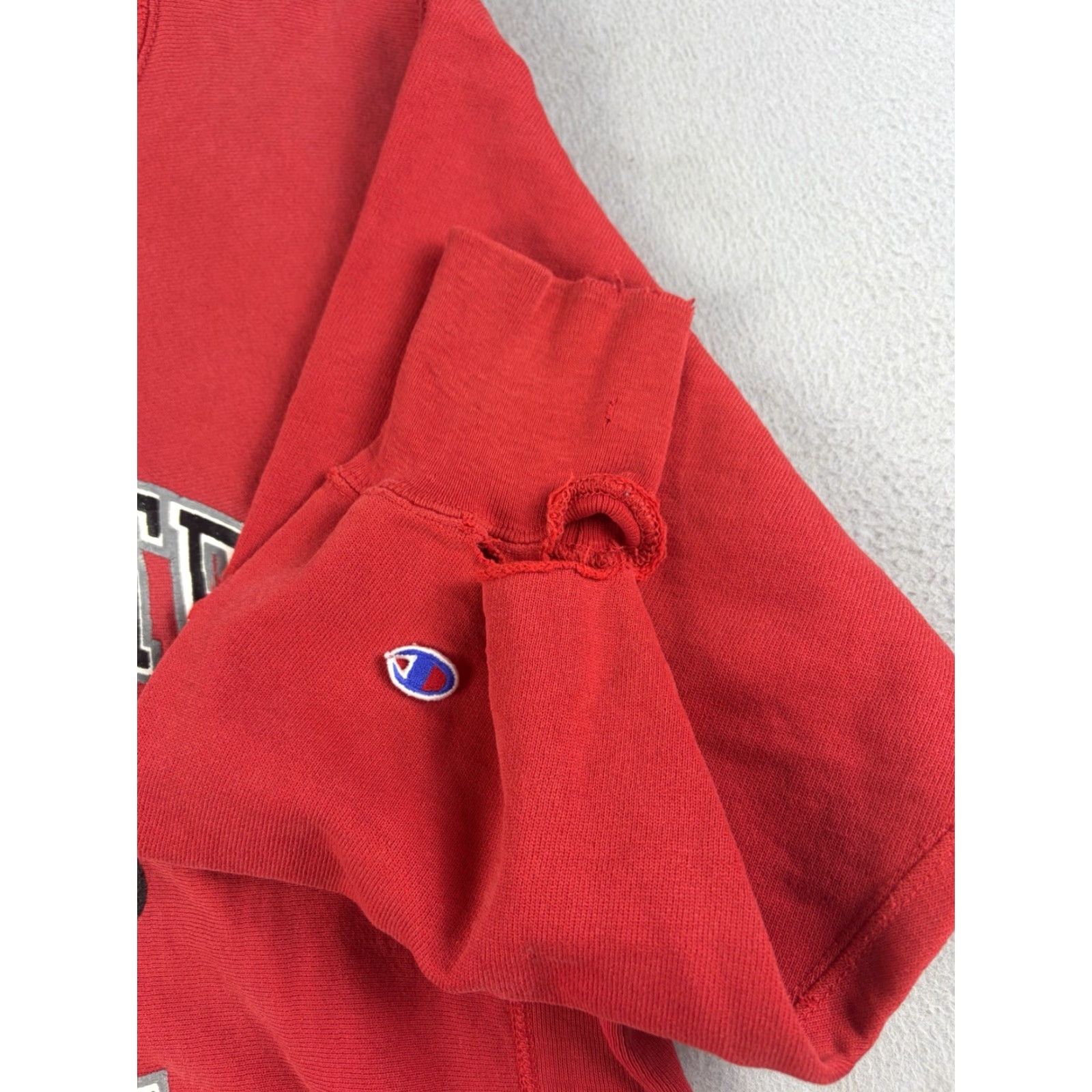 Champion VINTAGE Champion Reverse Weave Sweatshirt Men L Red University Bridgewater 80s Football Logo Pullover Sweatshirt Size US L / EU 52-54 / 3 - 4 Thumbnail