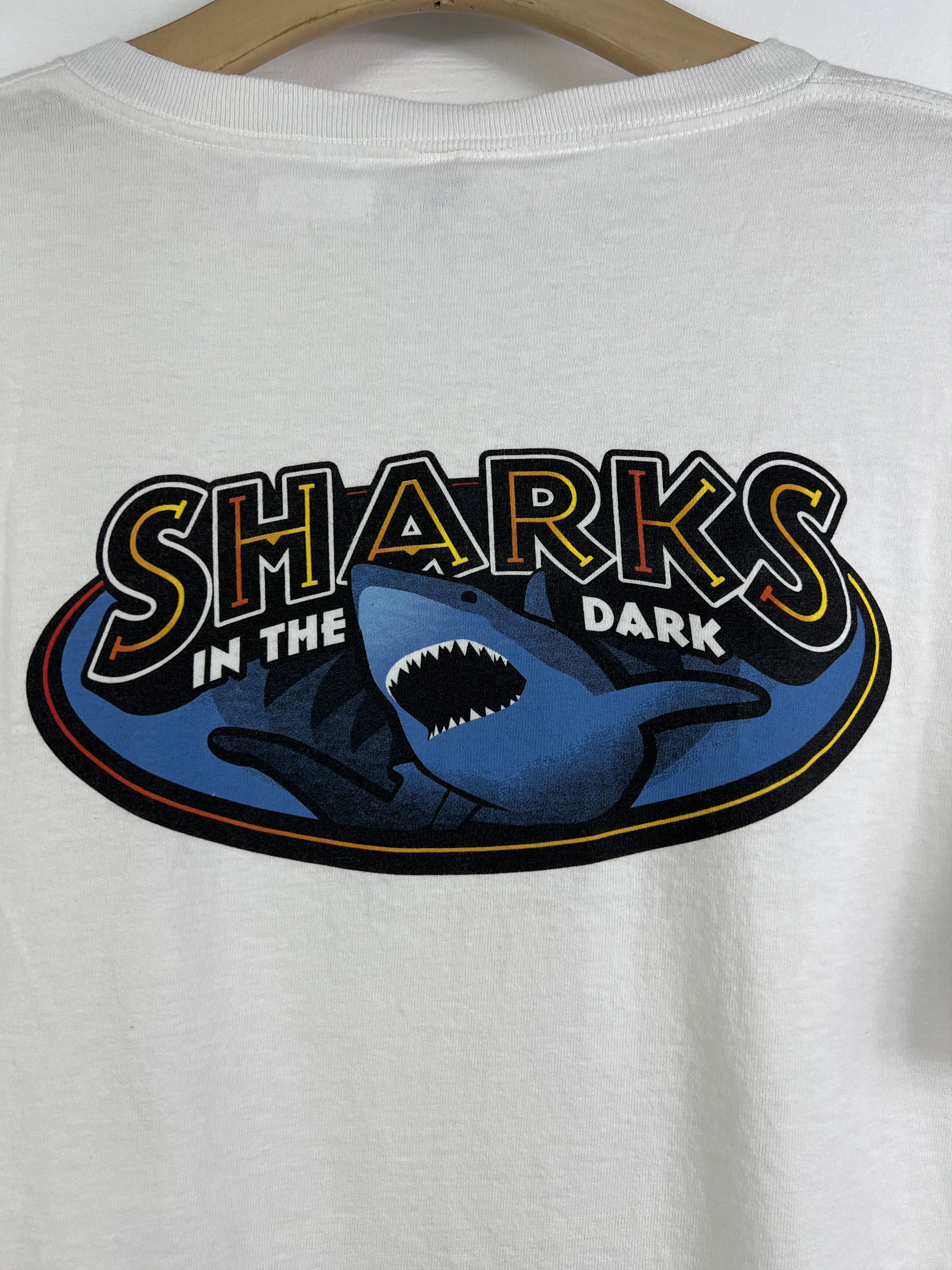 Other No.4755 Six Flags Shark in the Dark Graphic Tee (XXL) Size US XXL / EU 58 / 5 - 2 Thumbnail