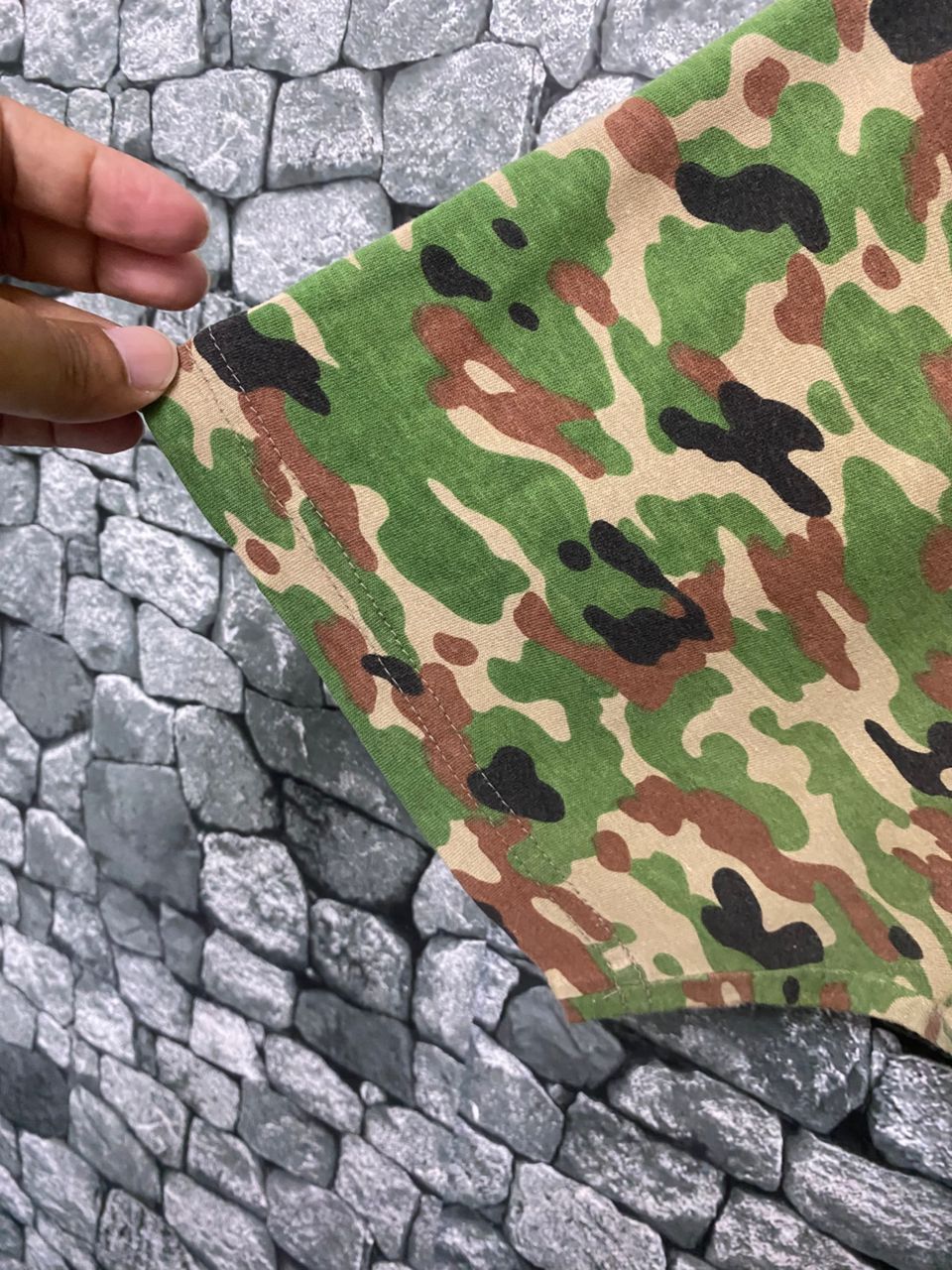 Vintage Vintage Millitary Army Cammo Tshirt Size US M / EU 48-50 / 2 - 6 Thumbnail