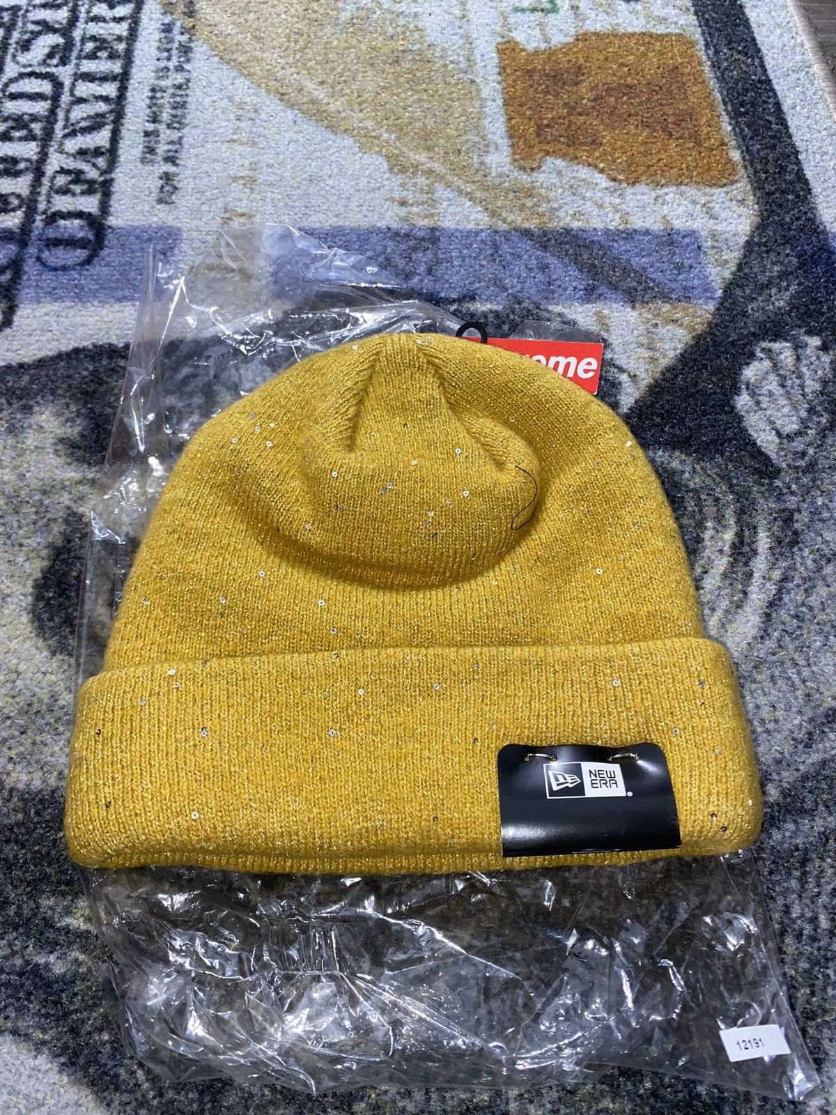 New Era × Supreme Supreme New Era Metallic Arc Beanie Gold Size ONE SIZE - 3 Thumbnail