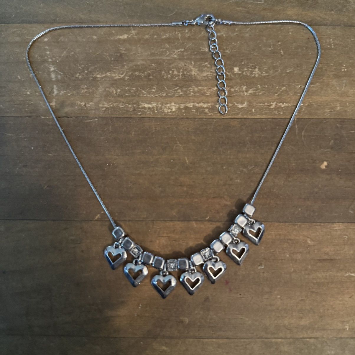 Other Silver tone dangling hearts charm necklace Size ONE SIZE - 2 Thumbnail