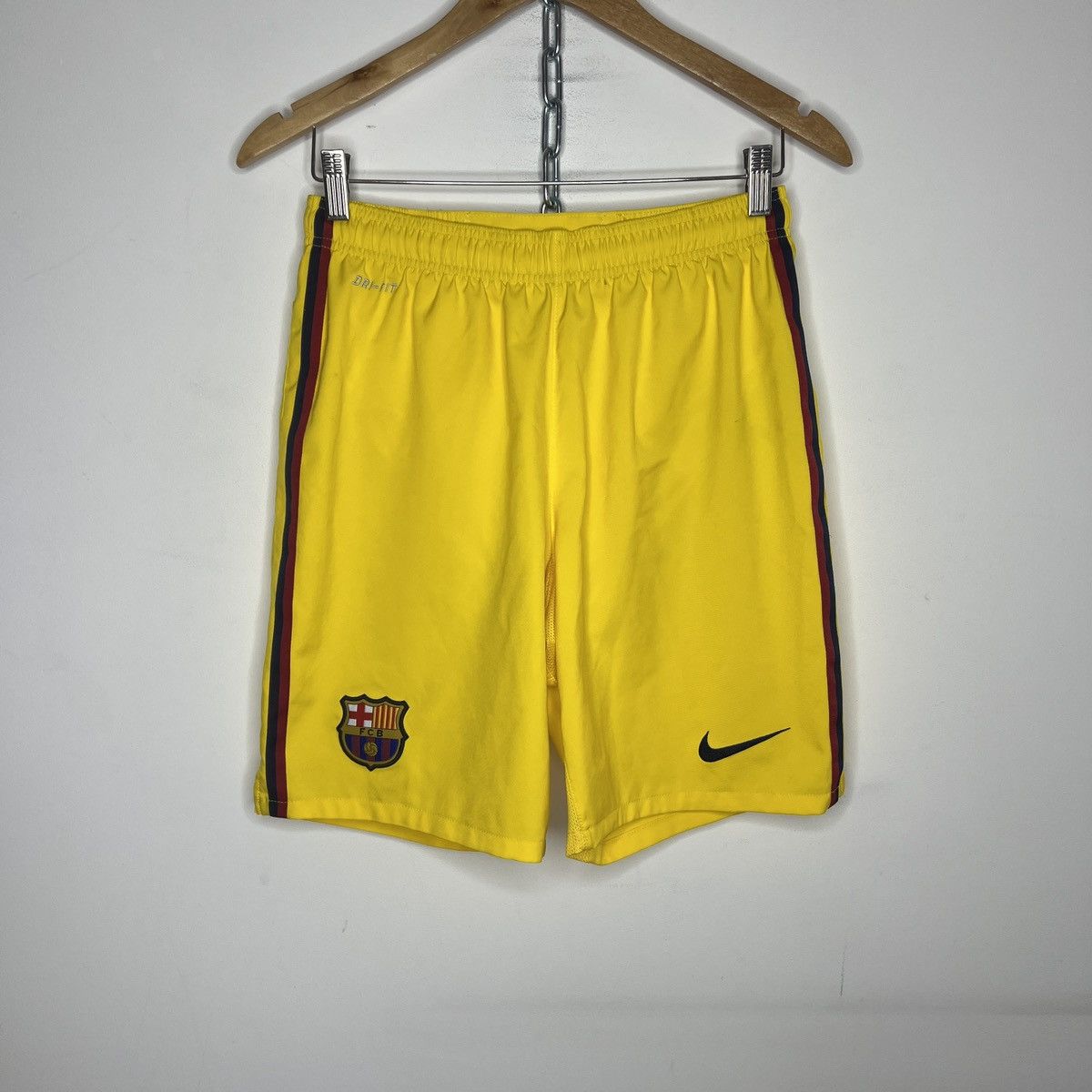 Nike Mens Vintage Nike FC Barcelona Shorts Size L Size US 32 / EU 48 - 1 Thumbnail