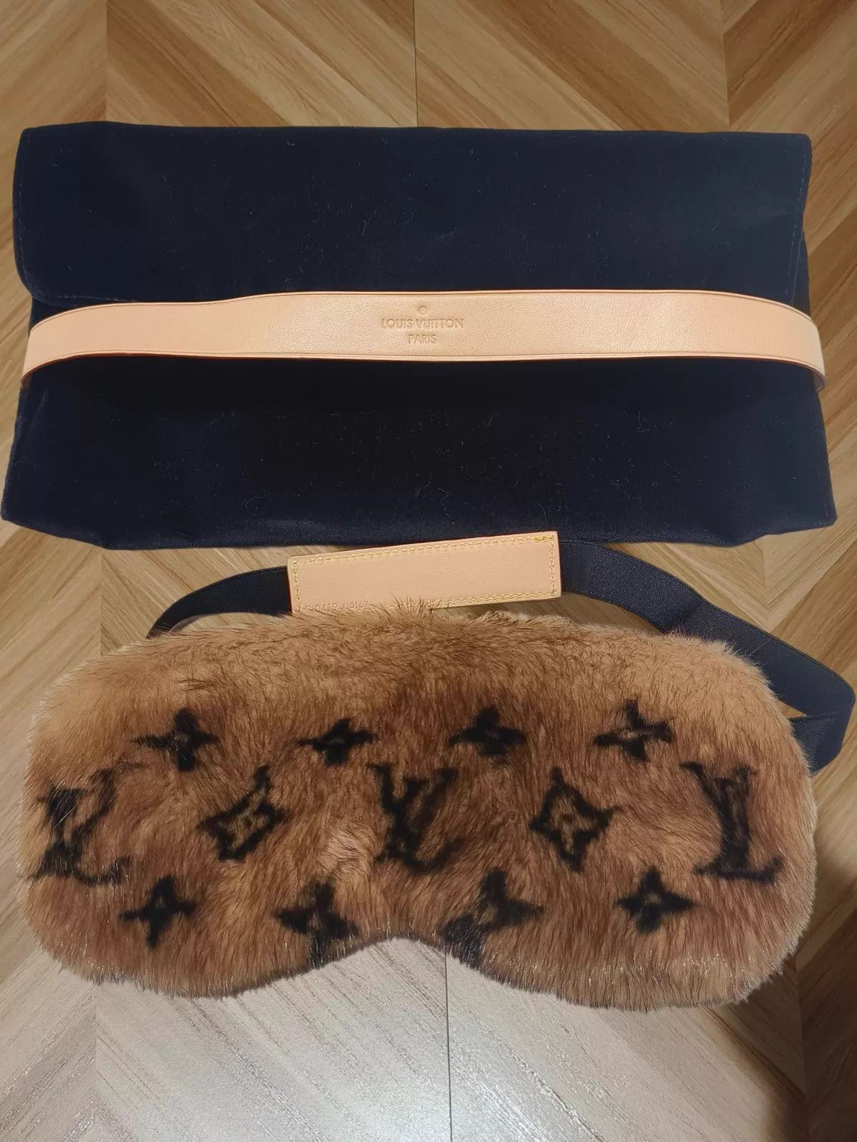 Louis Vuitton Louis Vuitton Fur Coat (Authentic Guaranteed) Size ONE SIZE - 1 Thumbnail