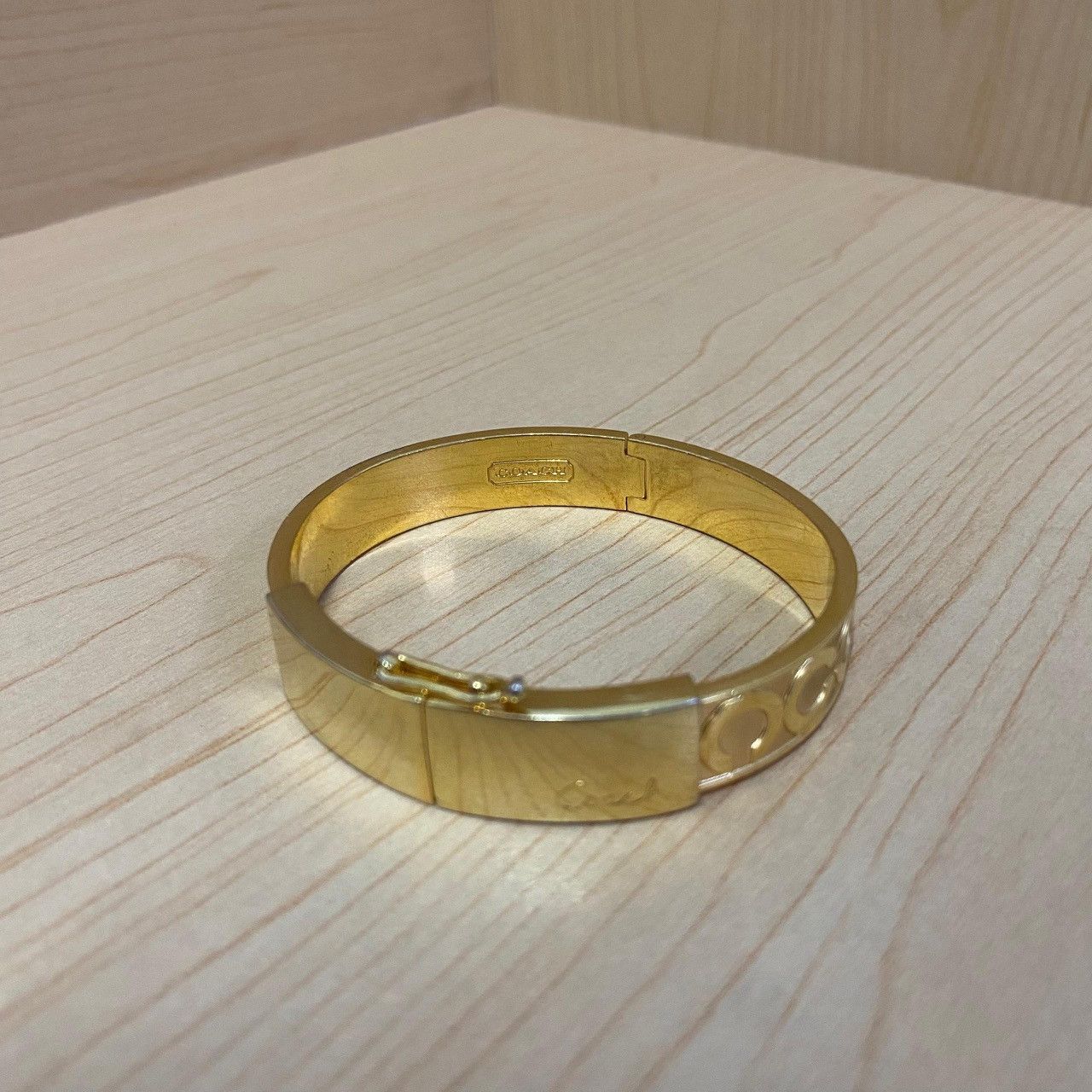 Coach COACH Signature C Hinged Bangle Bracelet –Gold Tone Preloved Size ONE SIZE - 2 Thumbnail