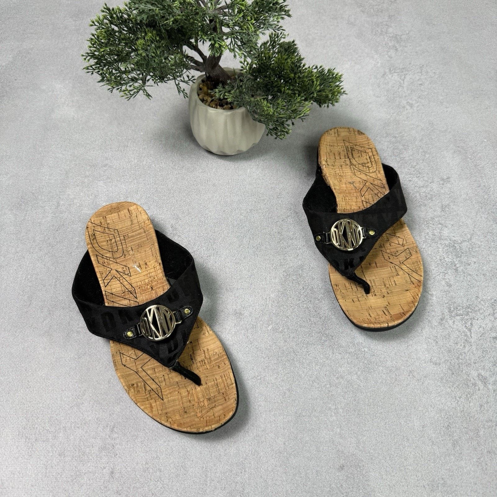 DKNY Donna Karan Flip Flop Shoes Flats Women Size 8 EU 38.5