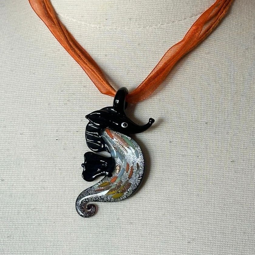 Other seahorse glass pendant necklace Size ONE SIZE - 2 Thumbnail