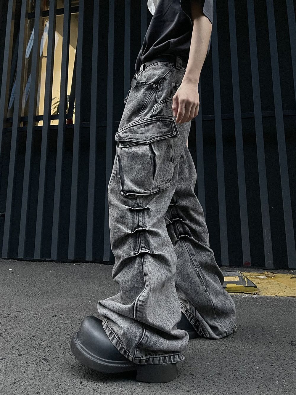 Japanese Brand Big Pocket pleated Baggy Jeans Size US 32 / EU 48 - 3 Thumbnail