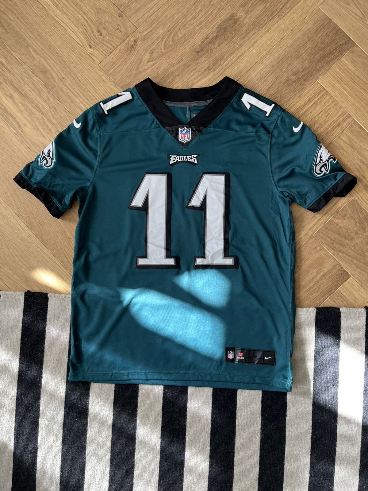 Nike Philadelphia Eagles #11 Carson Wentz NFL Jersey – Size L Size US L / EU 52-54 / 3 - 1 Thumbnail