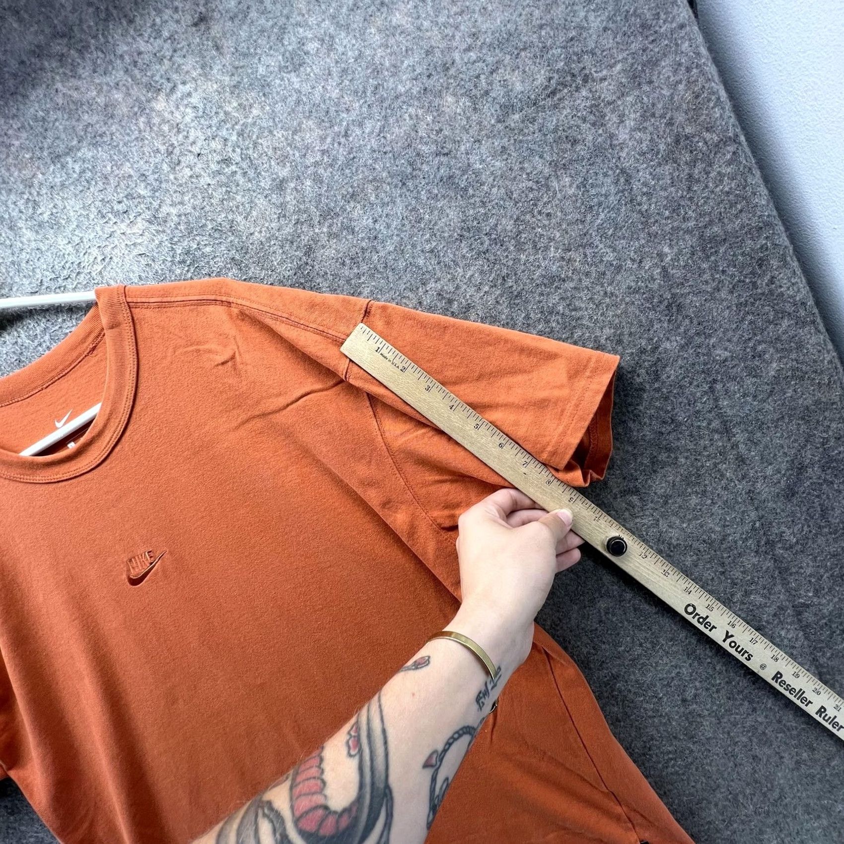 Nike VINTAGE Nike Shirt Mens Large Orange Swoosh Center Logo Tagless Tee Athletic Casual Y2K Mens L Orange Logo Shirt T-Shirt Sports Summer Refined Size US L / EU 52-54 / 3 - 3 Thumbnail