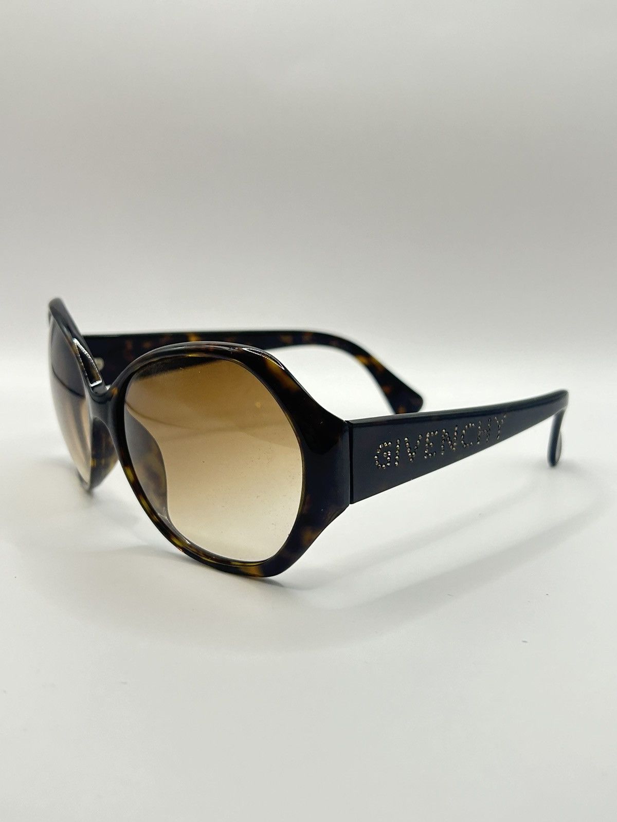 Givenchy Givenchy Sunglasses SGV616S Size ONE SIZE - 1 Thumbnail