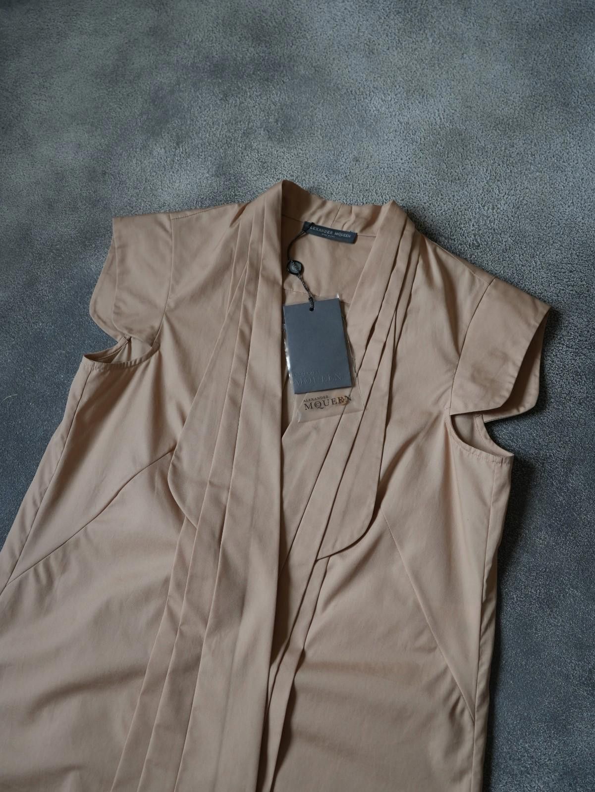 Alexander McQueen !BNWT S/S 2010 Alexander McQueen Asymmetric Blouse Size S / US 4 / IT 40 - 3 Thumbnail