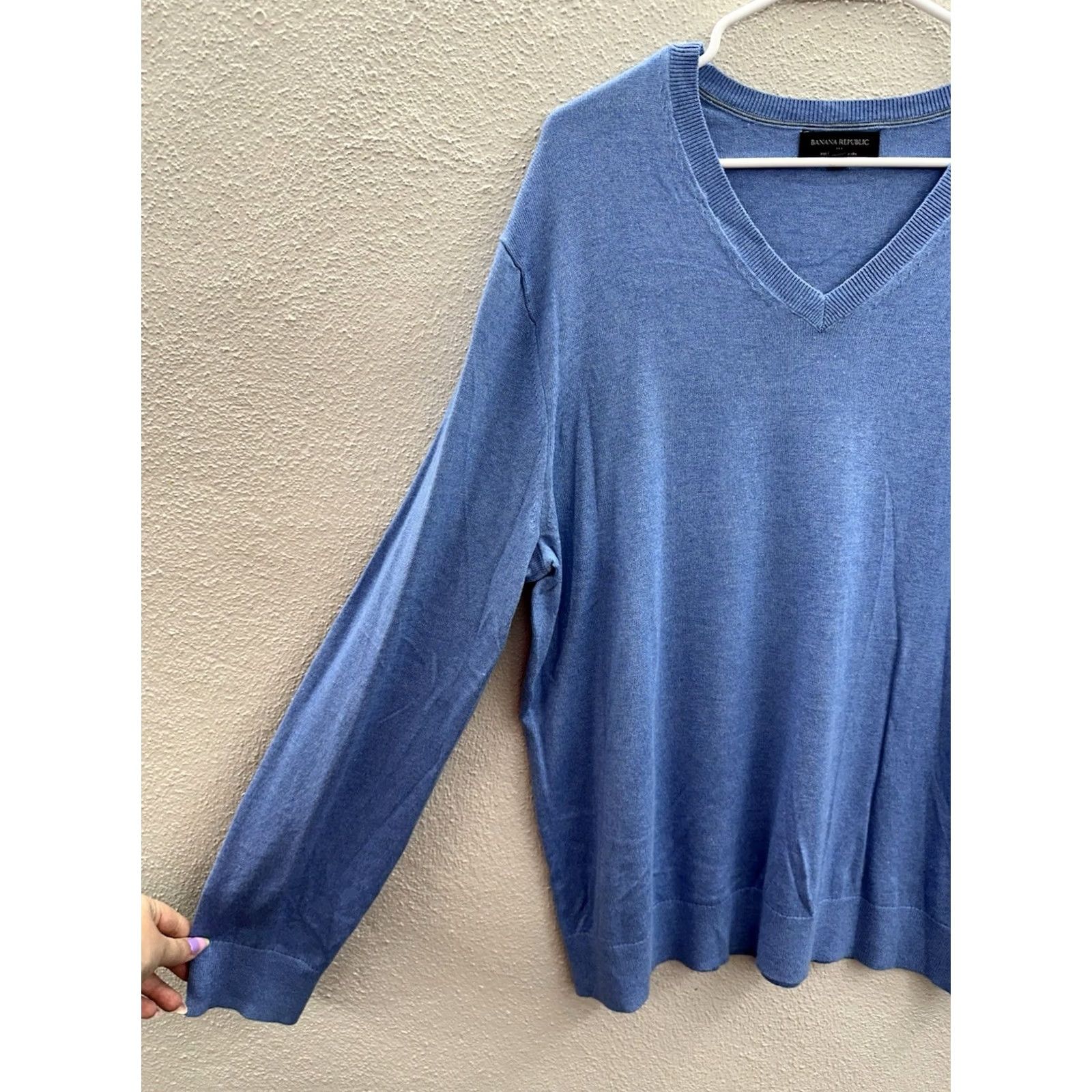 Banana Republic Banana Republic Mens Sweater Shirt XL Blue Long Sleeve Knit V-Neck LuxeYarn Pullover Regular Fit Mens, Casual, Golf, Hiking, Walking, USA Theme Size US XL / EU 56 / 4 - 2 Thumbnail