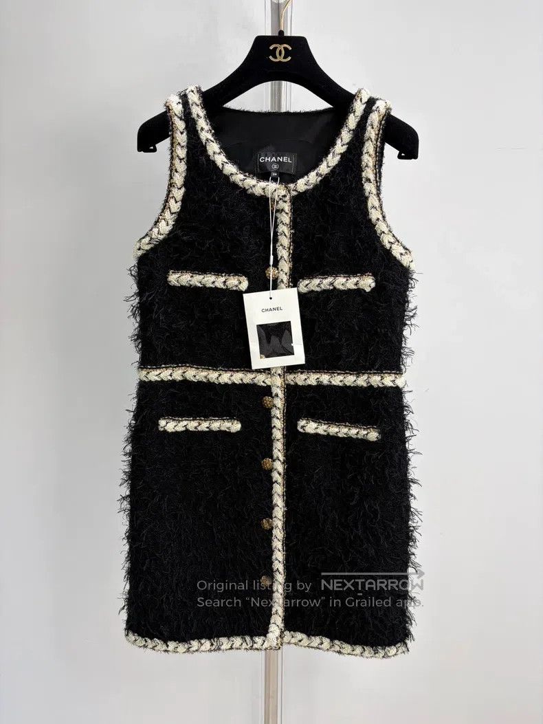 Chanel Chanel Black tassel wool vest skirt Size XS / US 0-2 / IT 36-38 - 1 Thumbnail