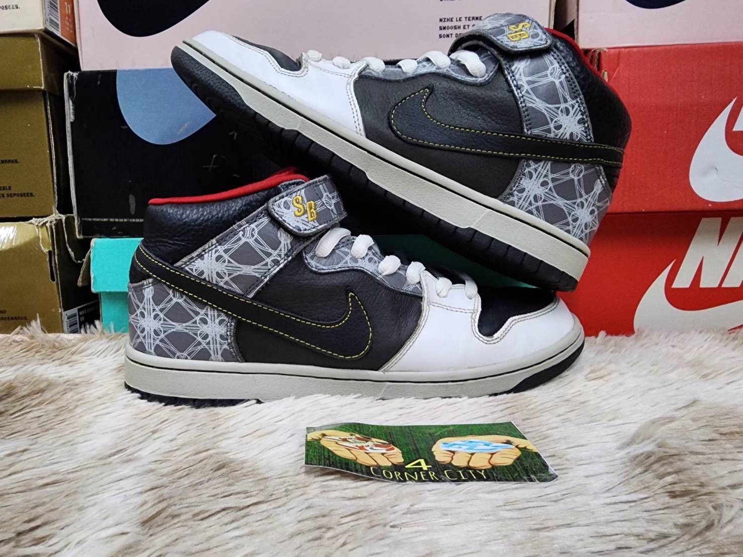 Nike Nike Sb Dunk Mid Beijing Triumvir X Fly Size US 10 / EU 43 - 8 Thumbnail