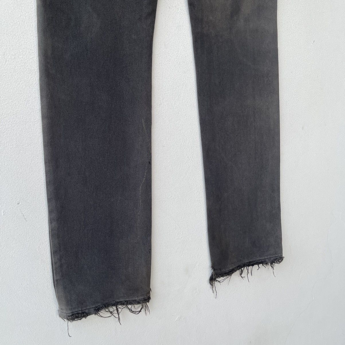 Helmut Lang Thrashed Archival 90s HELMUT LANG Faded Black Denim Jeans Size US 30 / EU 46 - 13 Thumbnail