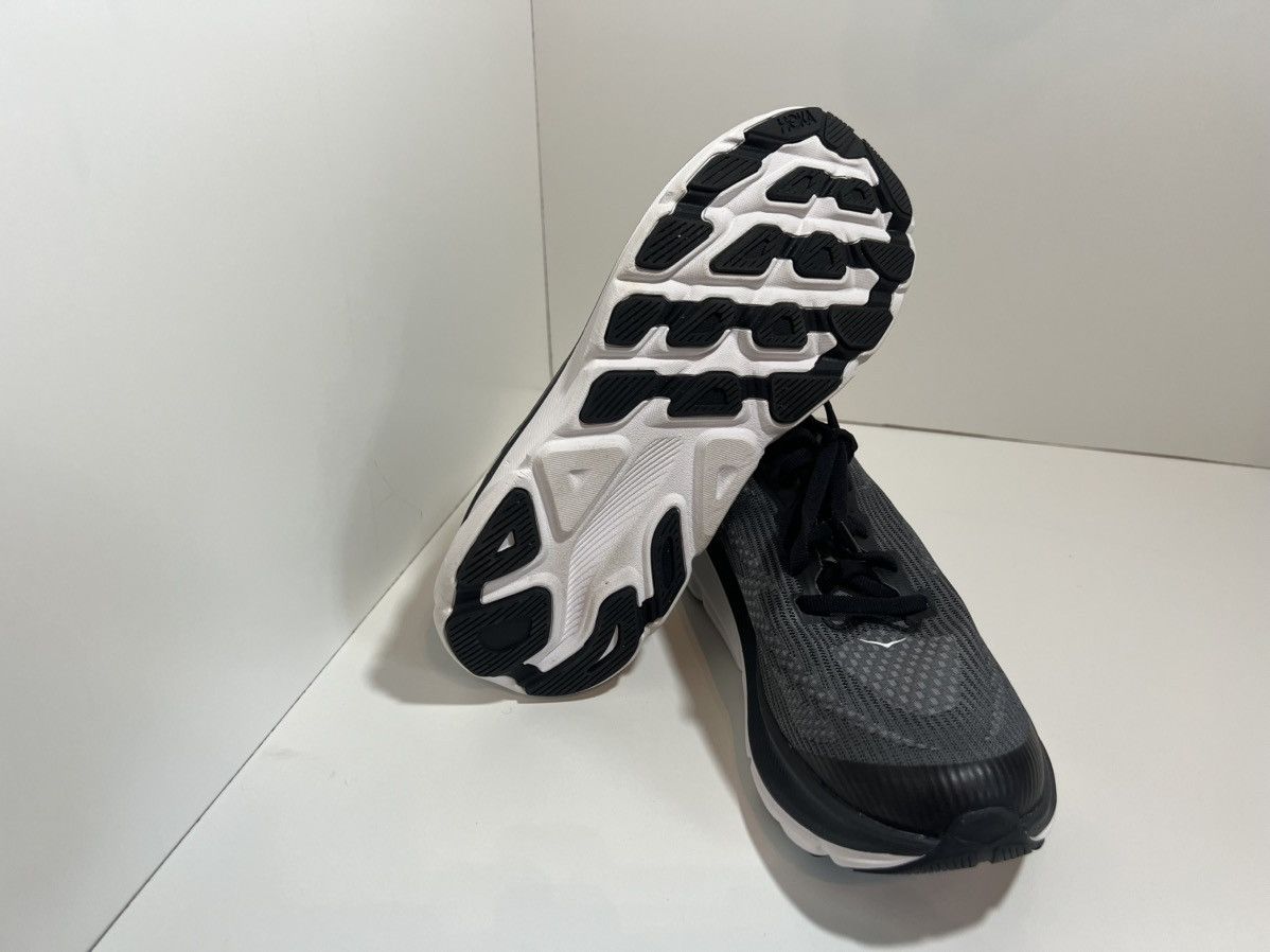 Hoka Size 5y - Hoka One One Clifton 9 Black White GS Size US 5 / EU 37 - 1 Thumbnail