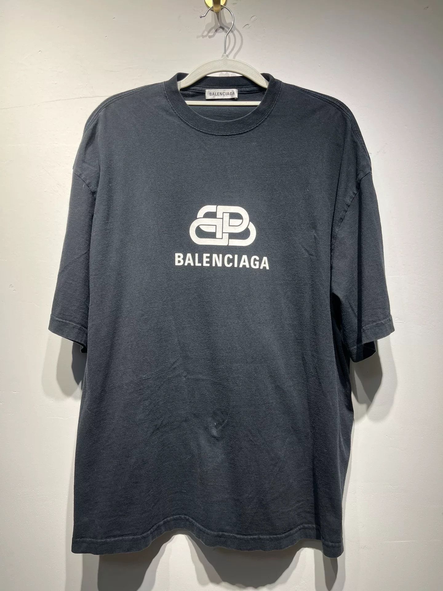 Balenciaga Balenciaga Retro Printed Black T-Shirt S Men Size US S / EU 44-46 / 1 - 1 Thumbnail