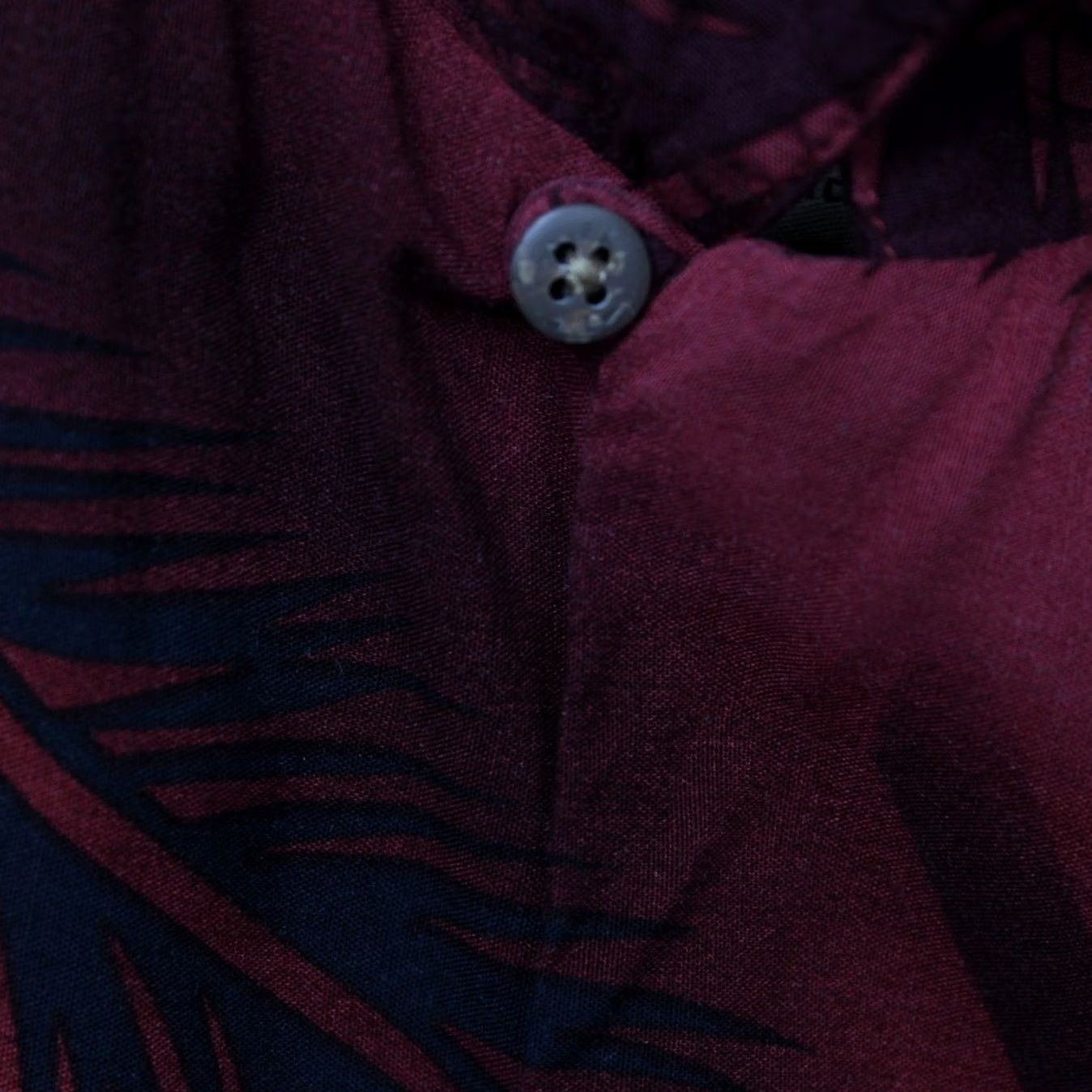 Big Dogs VTG Big Dogs Shirt Mens Medium Red Hawaiian Rayon Short Sleeve Button-Up Collared S/S Graphic Print Beach Hawaii Theme Made in Bangladesh Mens Size US M / EU 48-50 / 2 - 6 Thumbnail