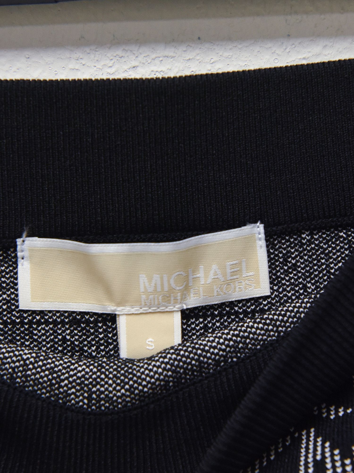 Michael Kors MICHAEL KORS Monogram Logo Mini Skirt Size 26" / US 2 / IT 38 - 5 Thumbnail