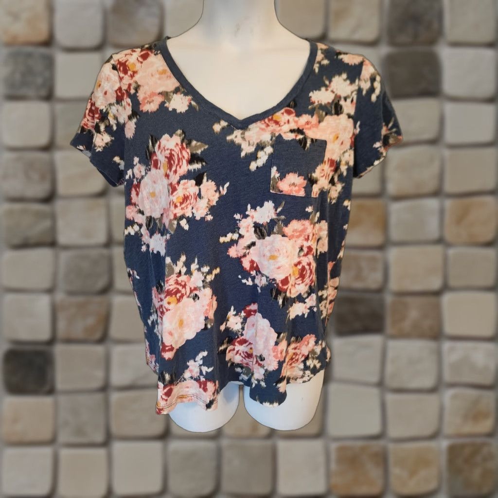 Torrid Torrid Blue Floral Short Sleeve T-Shirt M/L Women/V-Neck Casual Easy Care Lightweight 100% Cotton Regular Fit Colorful Size M / US 6-8 / IT 42-44 - 1 Thumbnail