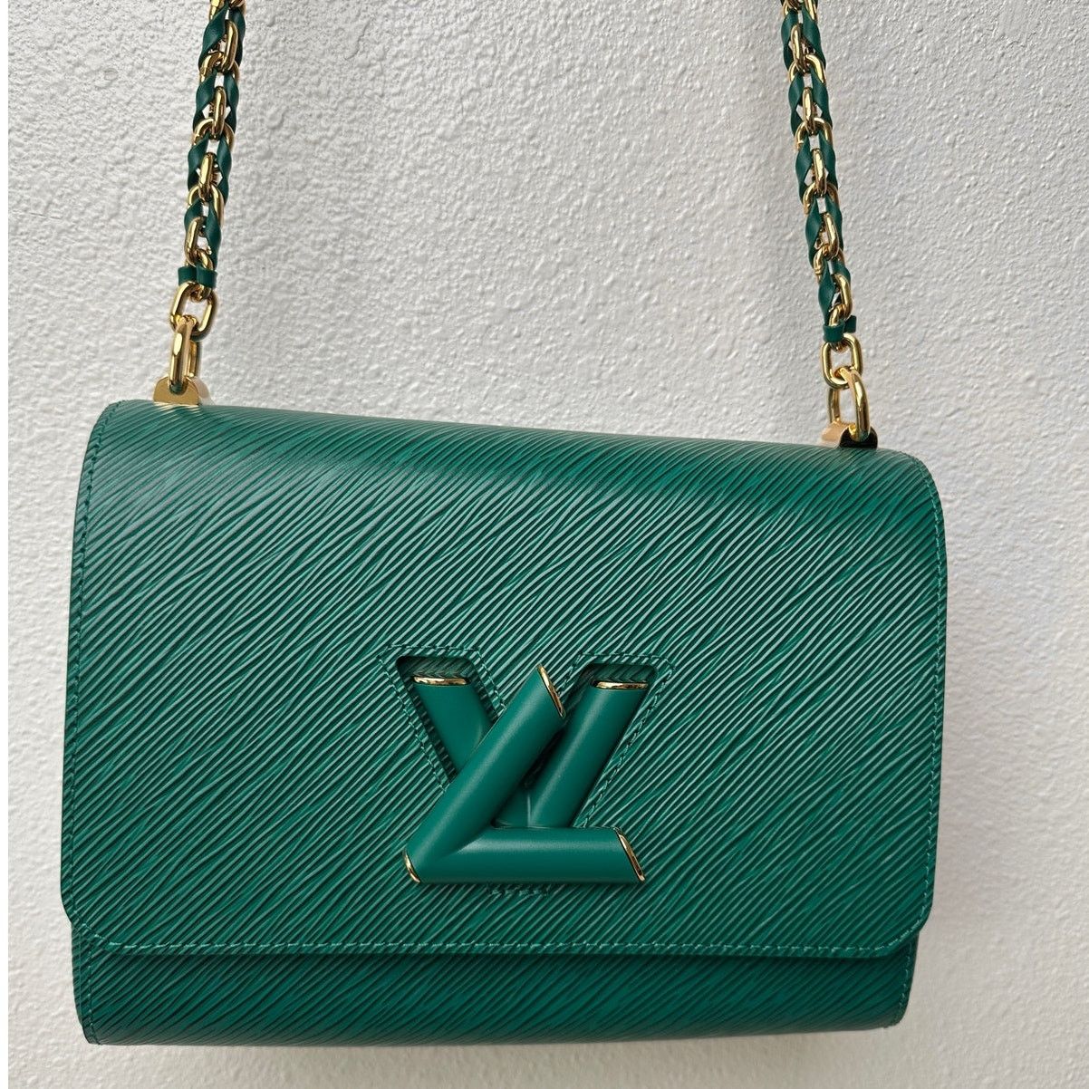 Louis Vuitton Louis Vuitton Twist MM Shoulder Bag – Emerald Epi Leather Size ONE SIZE - 5 Thumbnail