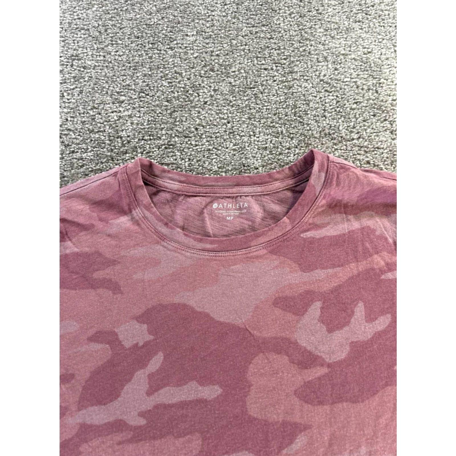 Athleta Athleta Shirt Womens M Pink Camouflage Running Top Short Sleeve Crew Neck Athletic Size M / US 6-8 / IT 42-44 - 2 Thumbnail
