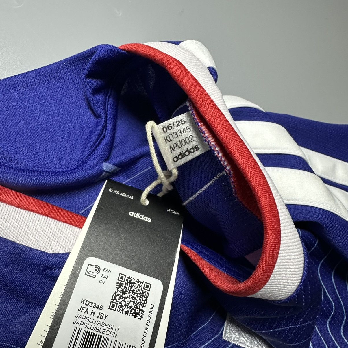 Adidas JAPAN ADIDAS 2026 WORLD CUP FOOTBALL SOCCER HOME JERSEY Size US L / EU 52-54 / 3 - 6 Thumbnail
