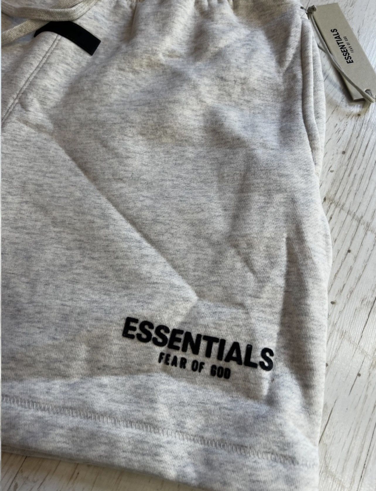 Essentials Fear of God Essentials Light Oatmeal Fleece Shorts Size M Size US 30 / EU 46 - 7 Thumbnail