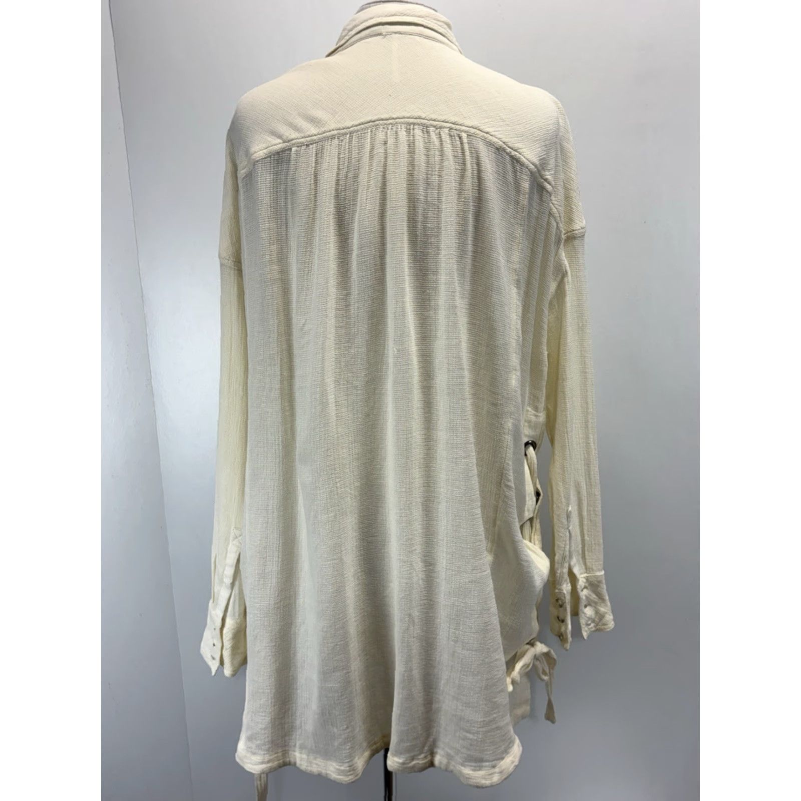 Free People Free People Shirt Large Ivory Oversized Tunic Top Button-Up Long Sleeve Collared Lace Up Sides Size L / US 10 / IT 46 - 3 Thumbnail
