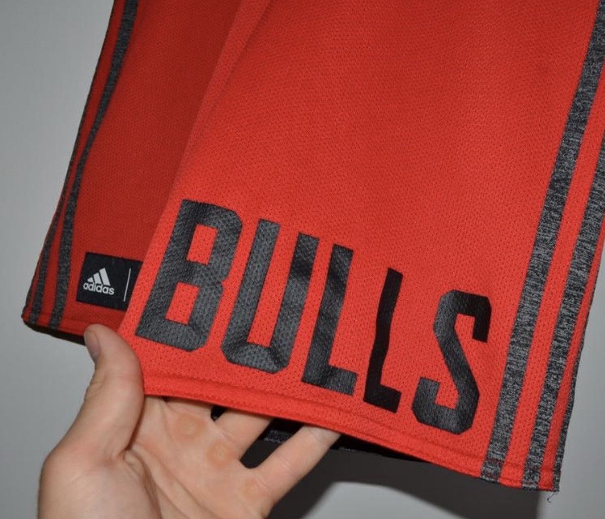 Adidas Adidas NBA Bulls Shorts Two-sided Red/Gray Mens Size XS Size US 29 - 5 Thumbnail