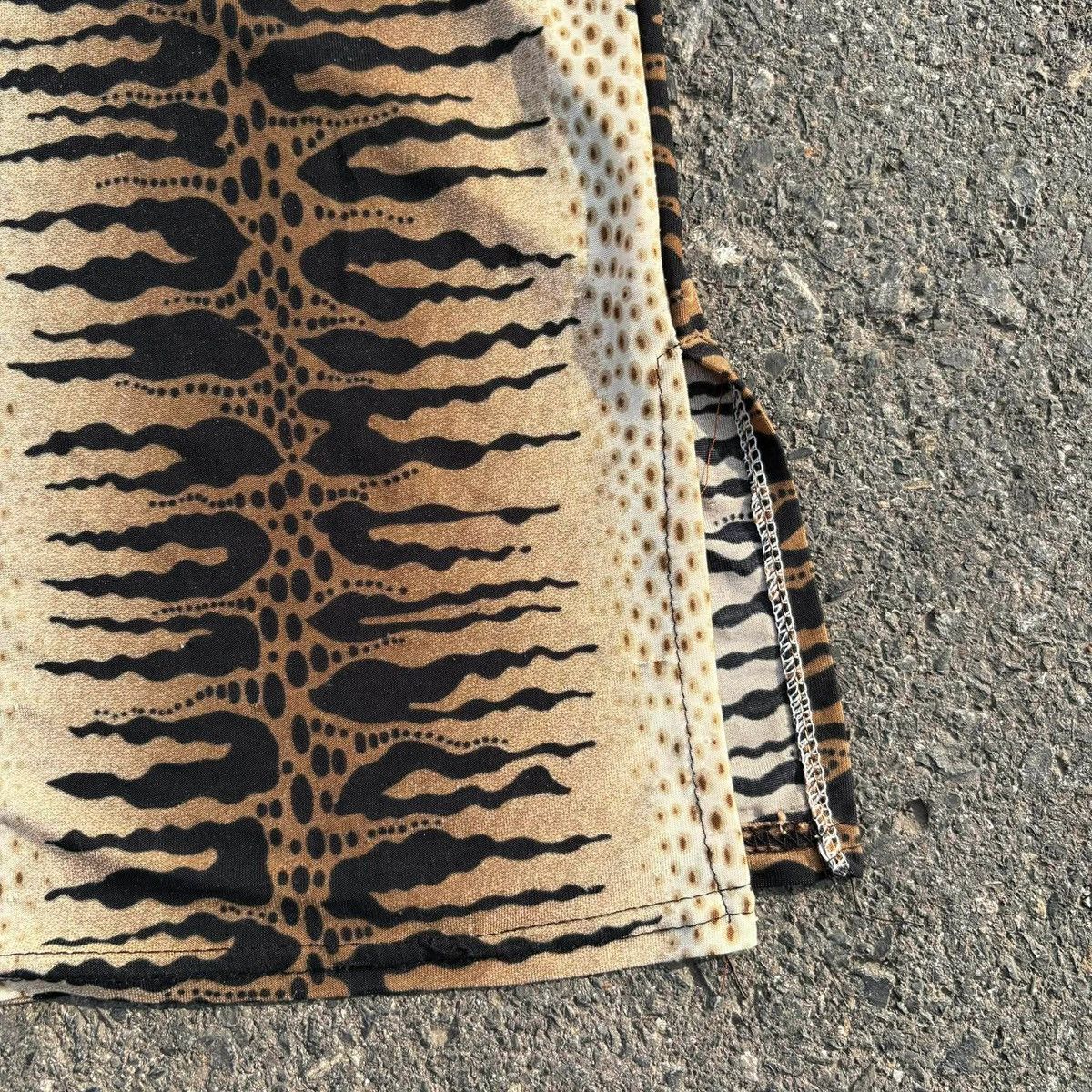 Japanese Brand Vintage Tiger Stripe All Over Print T-Shirt Size M Size US L / EU 52-54 / 3 - 5 Thumbnail