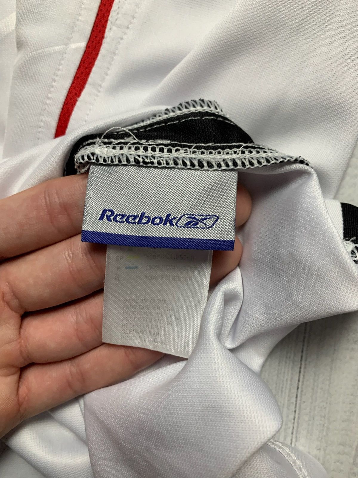 Vintage Vintage Reebok Liverpool soccer jersey size M Size US M / EU 48-50 / 2 - 5 Thumbnail