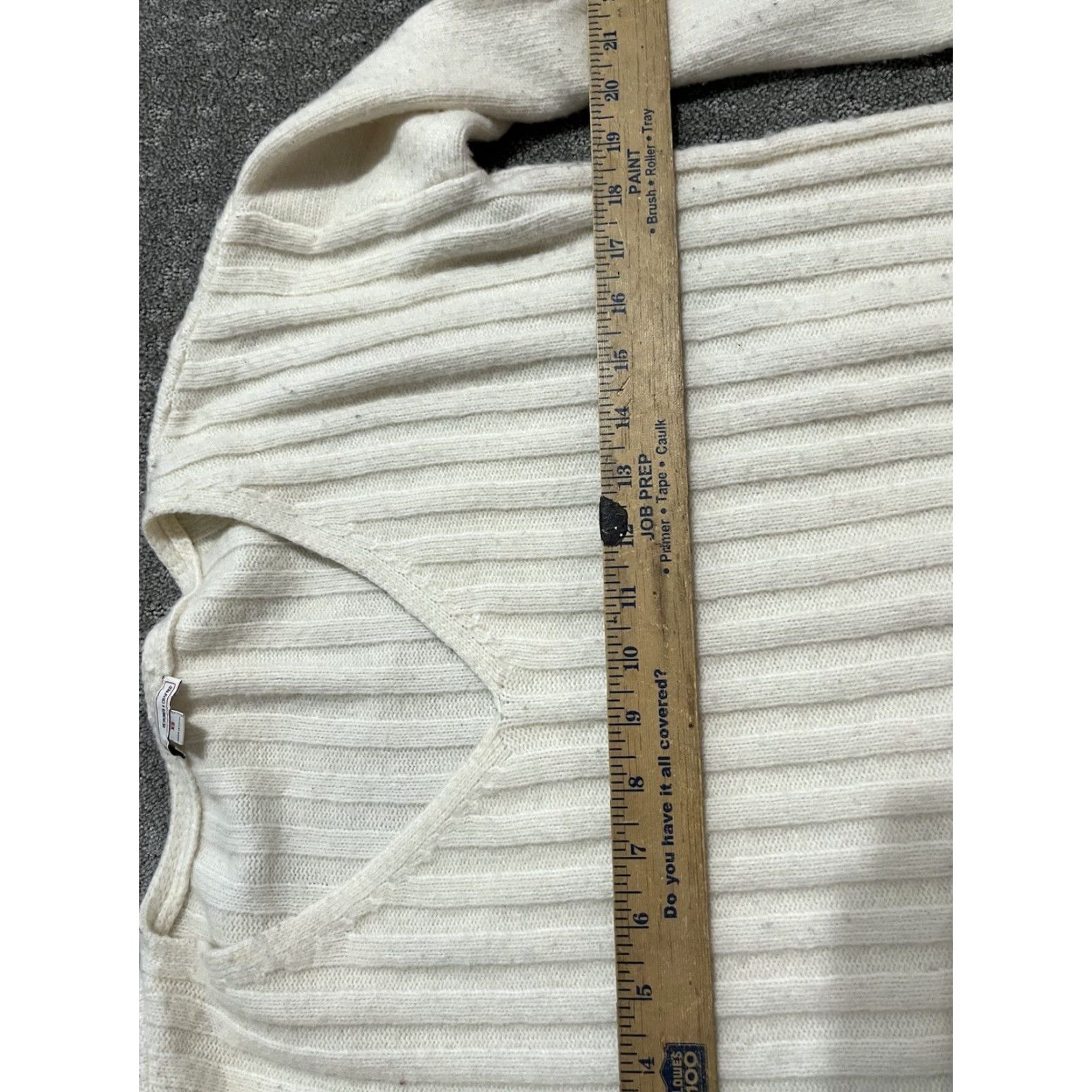 Gap VINTAGE Gap Pullover Sweater XS White Women V-Neck Ribbed Wool Blend Acrylic Polyester Spandex 45% 37% 15% 3% Size XS / US 0-2 / IT 36-38 - 5 Thumbnail