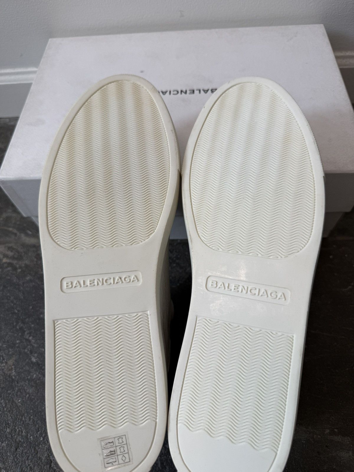 Balenciaga Balenciaga White Leather Arena Sneakers Size US 12 / EU 45 - 7 Thumbnail