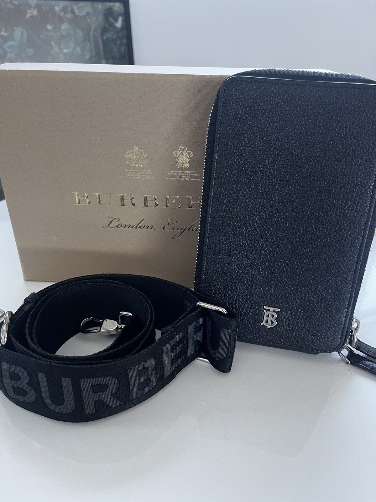 Burberry BURBERRY Black Leather Phone Shoulder Bag Size ONE SIZE - 1 Thumbnail