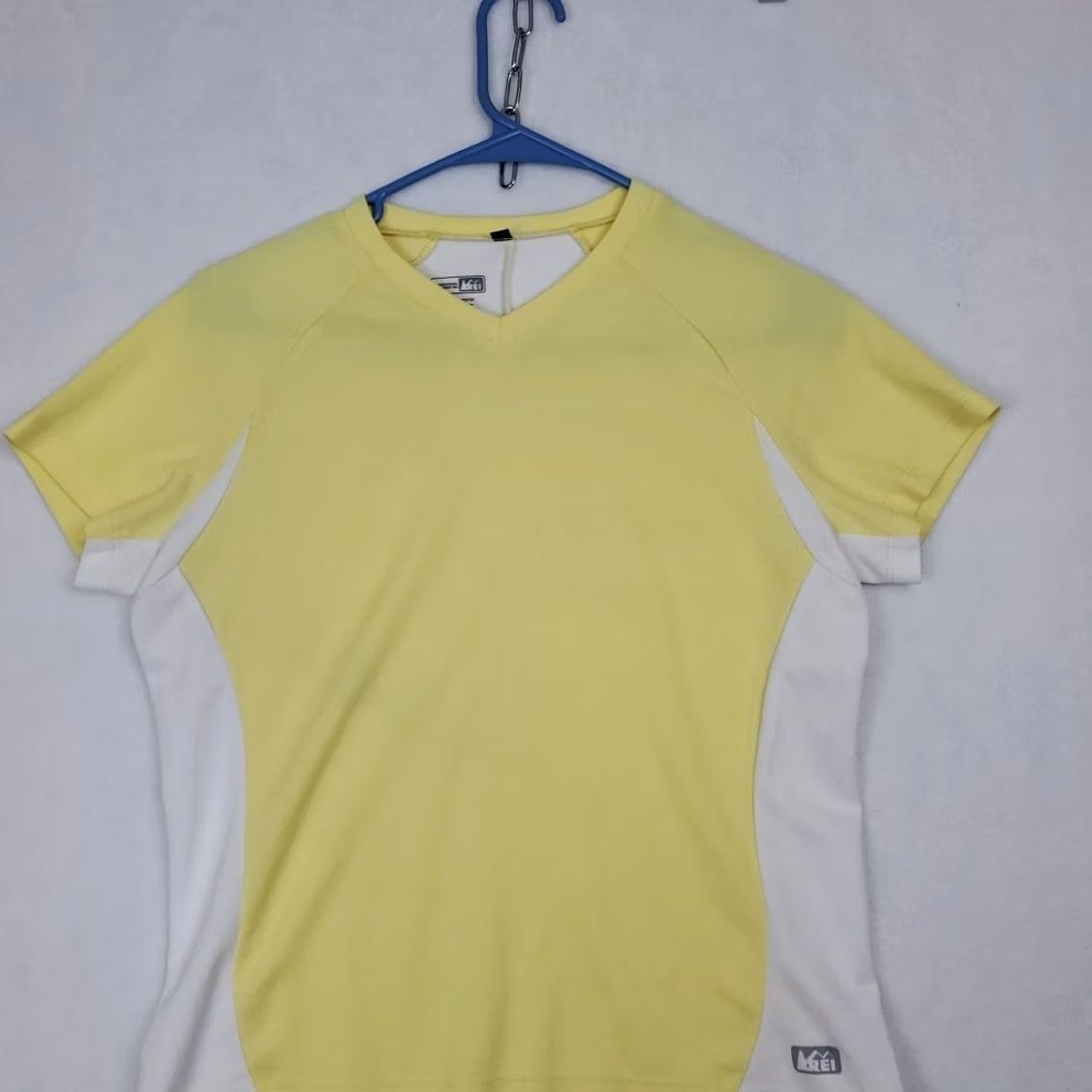 Vintage REI Womens M Short Sleeve V-Neck Outdoor Hiking Shirt Yellow Shirt Womens M Short Sleeve V-Neck Outdoor Hiking Shirt Yellow Size M / US 6-8 / IT 42-44 - 2 Thumbnail