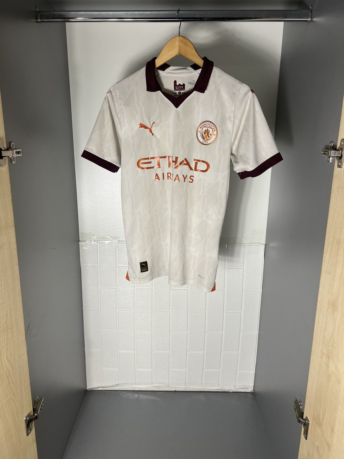 Puma VINTAGE PUMA FC MANCHESTER CITY ENGLAND SOCCER JERSEY RETRO Size US S / EU 44-46 / 1 - 2 Thumbnail