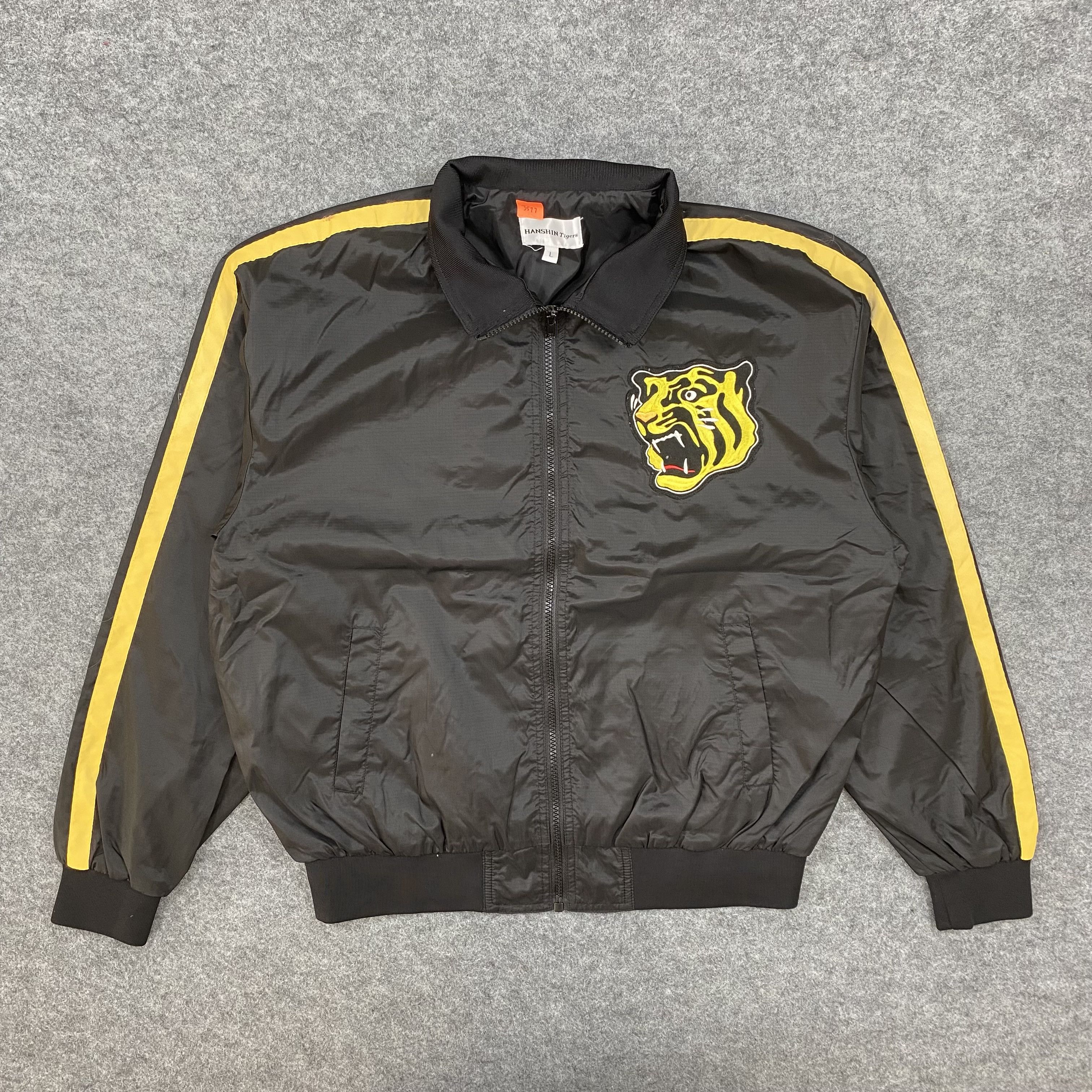 Japanese Brand VINTAGE Hanshin Tigers Japanese Baseball Bomber Jacket-J577 Size US L / EU 52-54 / 3 - 2 Thumbnail