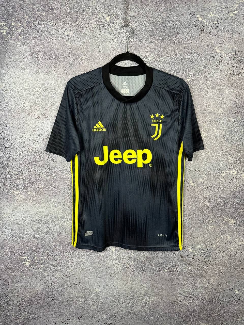 Other RONALDO Vintage Juventus 2018/19 Third Fan Soccer Jersey Size US XS / EU 42 / 0 - 1 Thumbnail