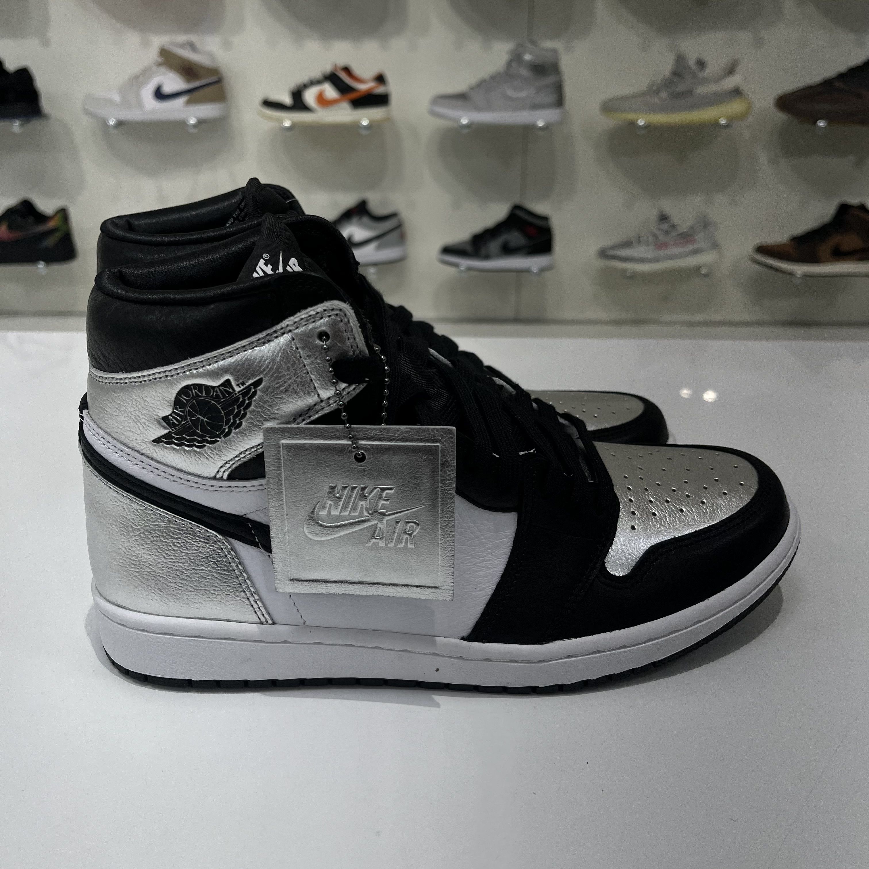 Nike Air Jordan 1 Retro High Silver Toe (W) Size US 9.5 / IT 39.5 - 4 Thumbnail