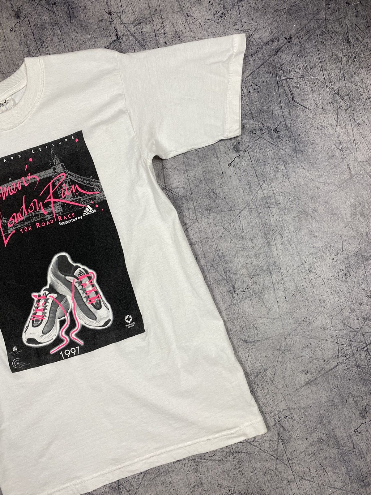 Adidas × Vintage Vintage Women’s London Run 10k Road Race By Adidas Tee 98s Size S / US 4 / IT 40 - 4 Thumbnail