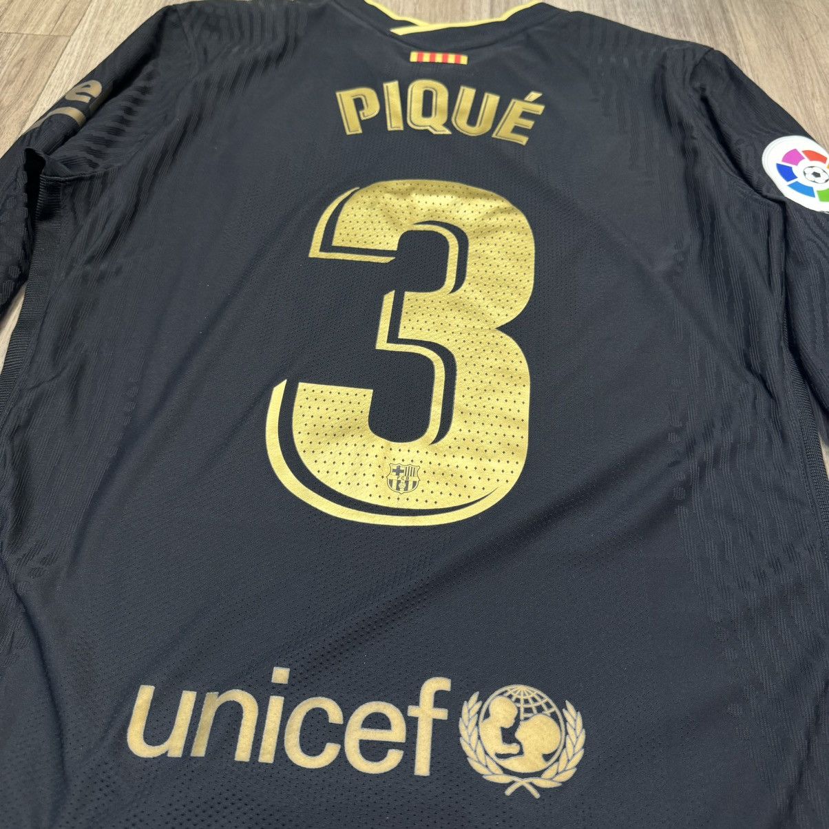 Nike Barcelona 20/21 player issue L/S away shirt #3 Pique Size US L / EU 52-54 / 3 - 4 Thumbnail